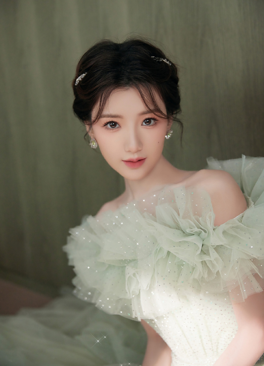 毛晓彤公主盘发#明星生图大赏