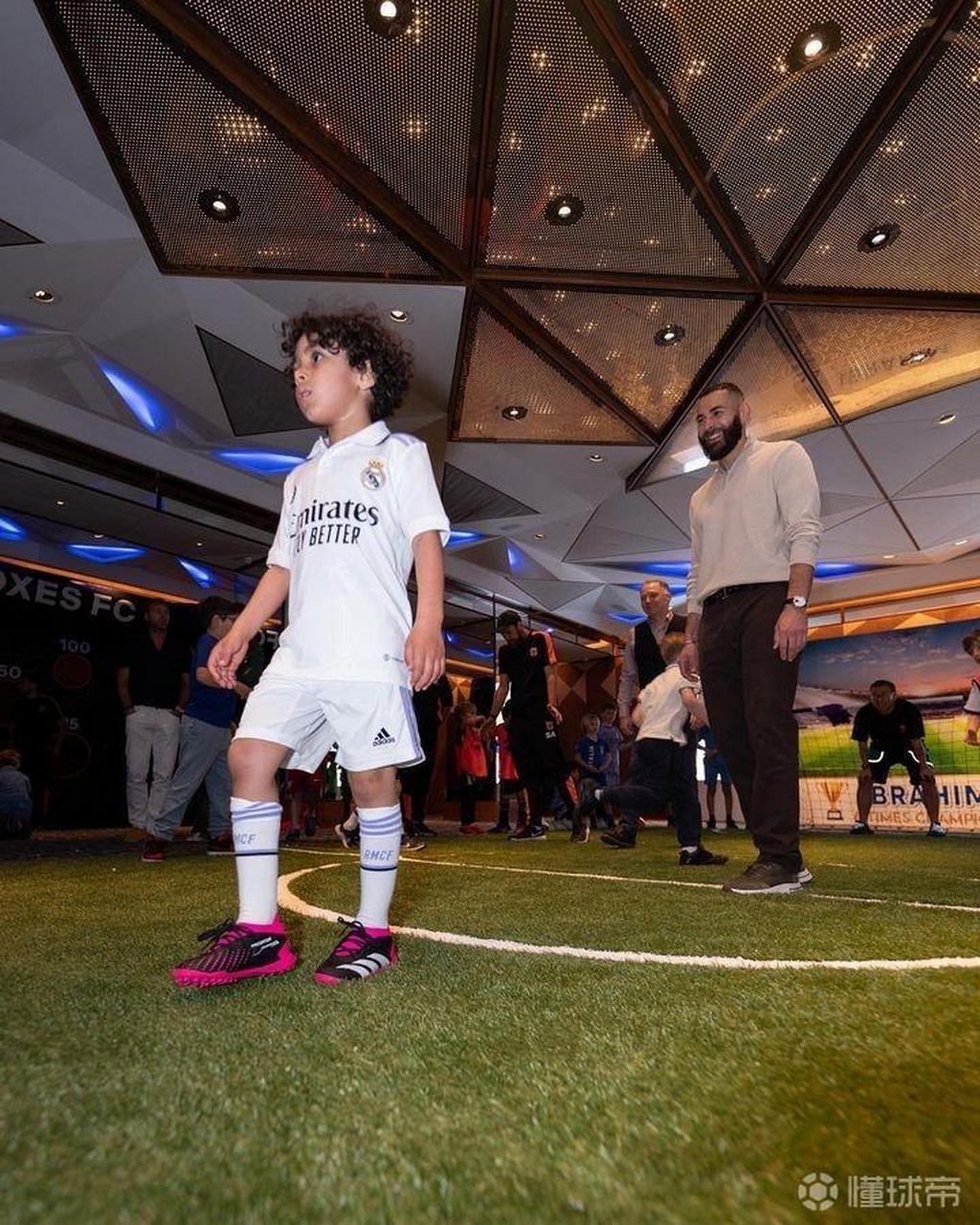 本泽马为6岁儿子庆生:生日快乐,我的小王子 皇马前锋本泽马在社交媒体