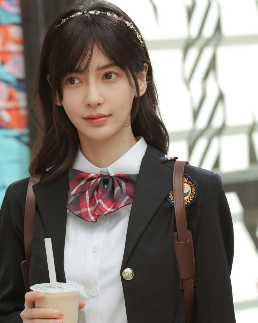 不可否认angelababy是美貌的,但她34岁还在演学生,真是一脸违和感.