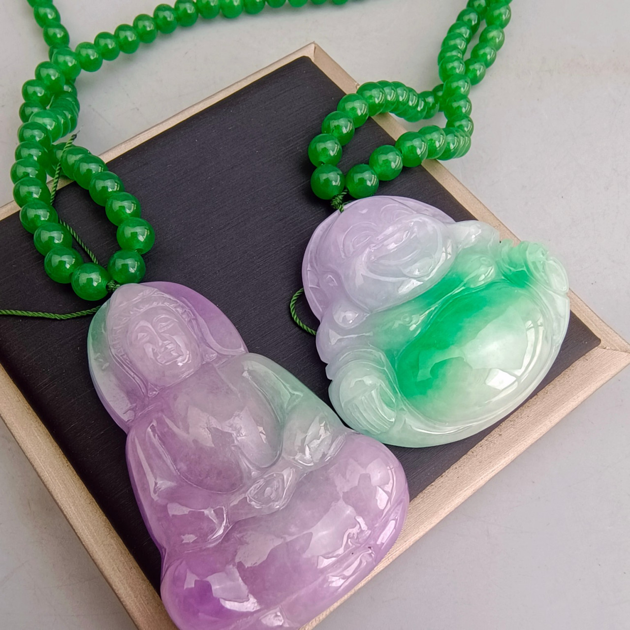 古玉老玉古董收藏的古代缅甸春带彩老翡翠观音佛吊坠项链一对,手工