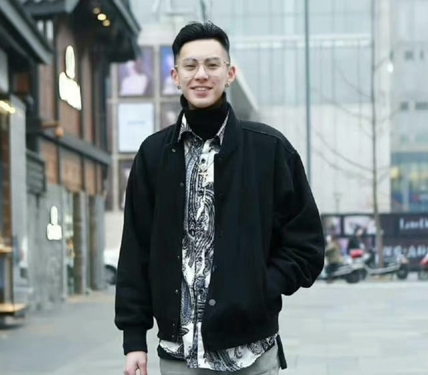 王鹤棣素人时期的街拍照片,帅哥都好会穿搭