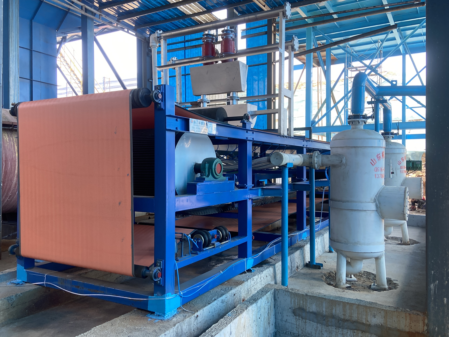 带式真空过滤机,真空皮带脱水机安装完成