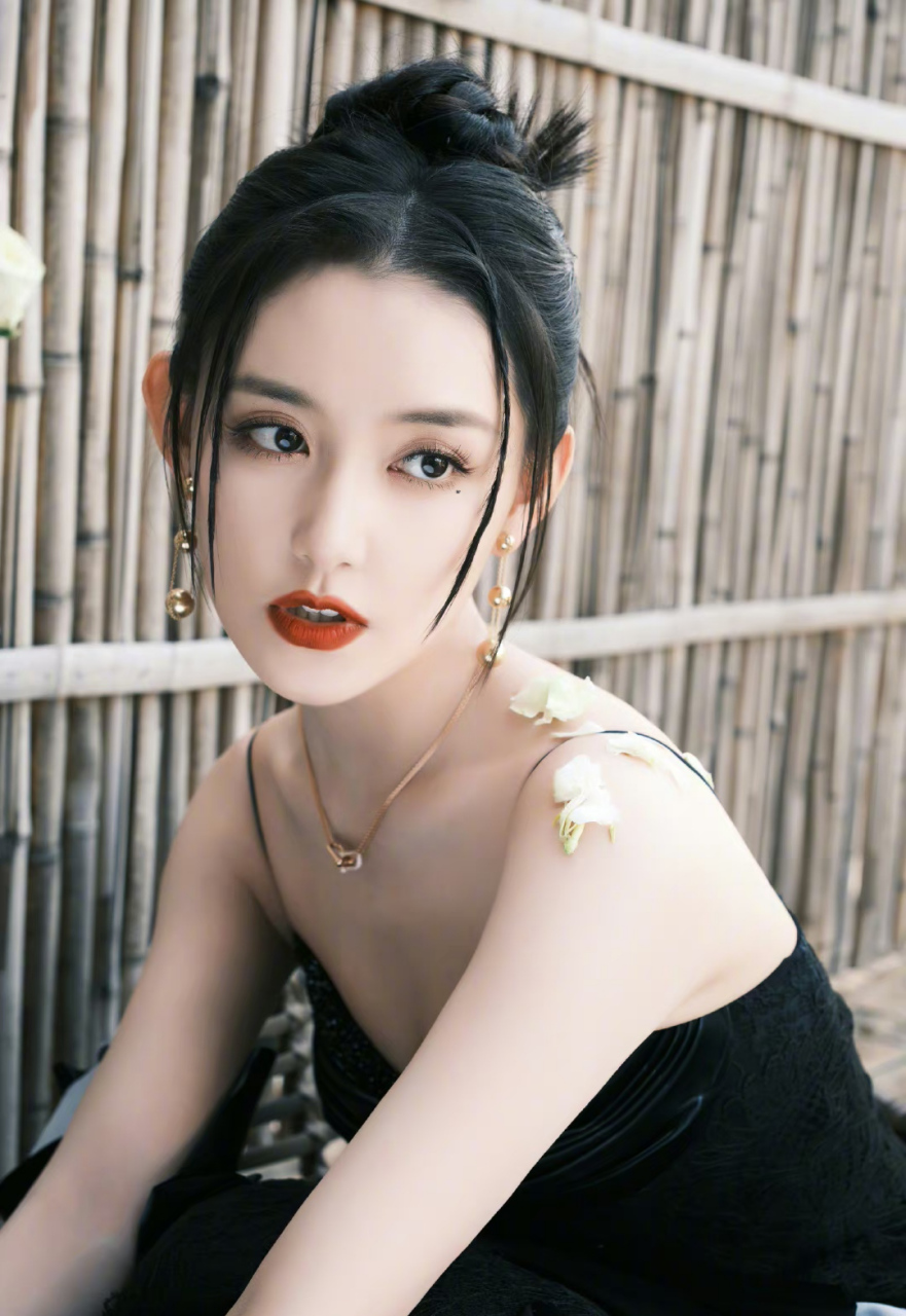 蒋依依# 雪肤玉貌,性感妩媚,风情万种,楚楚动人