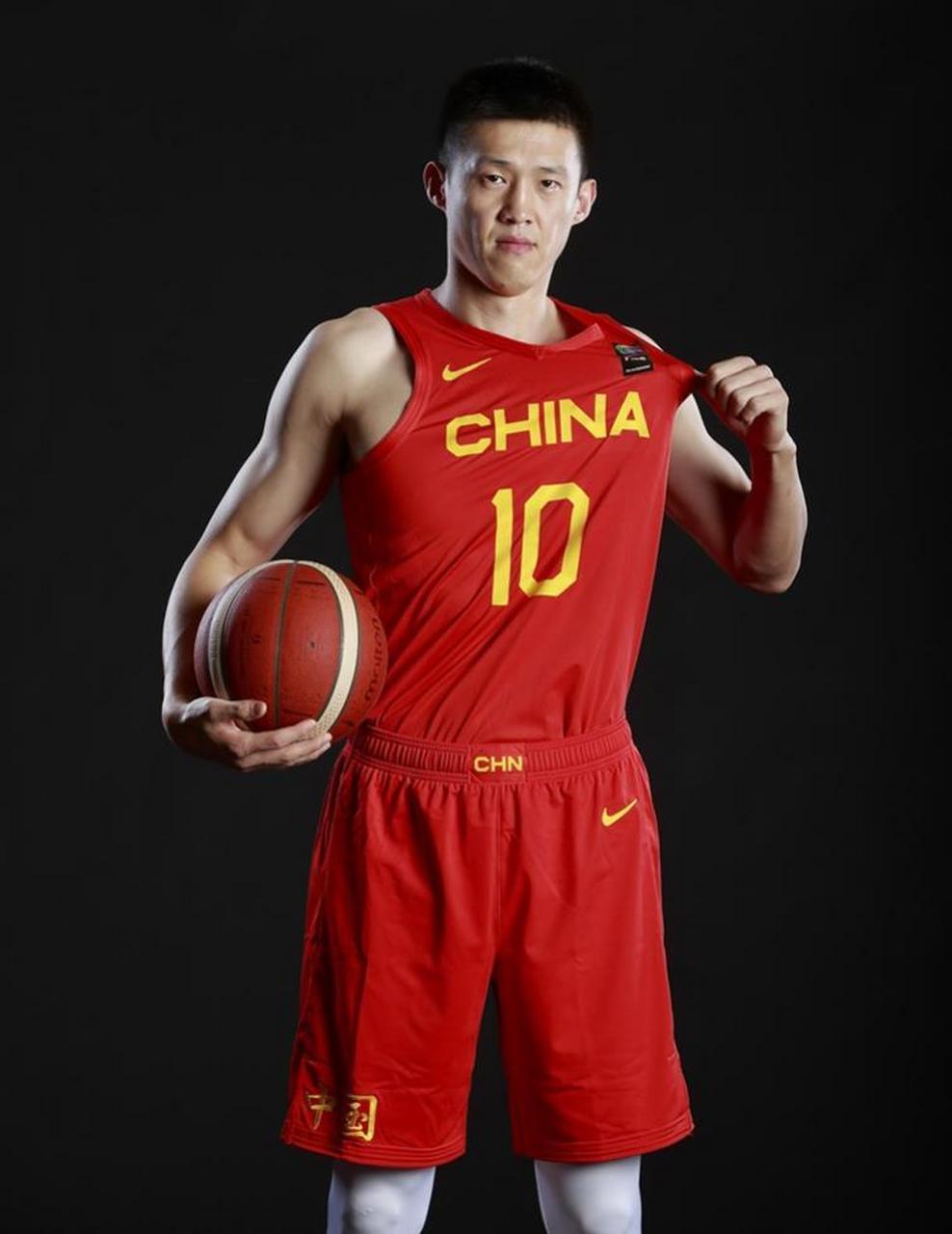 周鹏,在国家队和广东队,不仅是内线的担当,也是精神上的领袖!