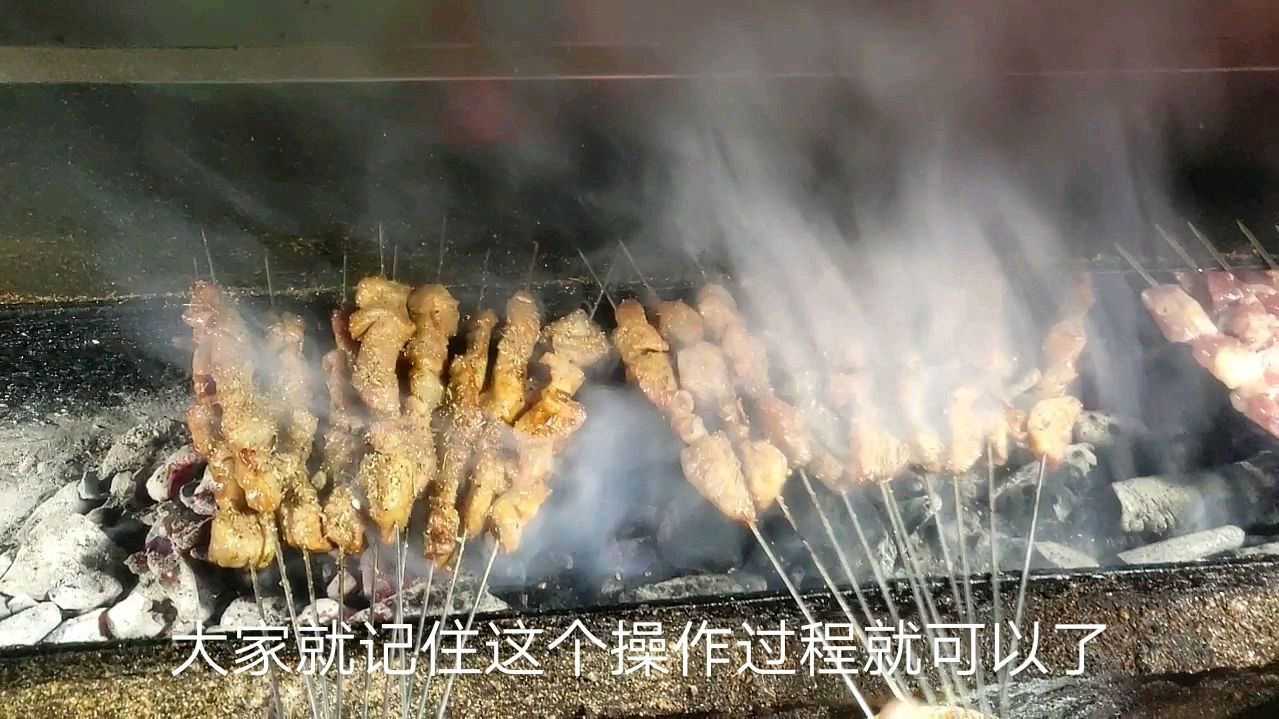烧烤原来可以这么简单?小刘哥教你烤猪肉串一学就会