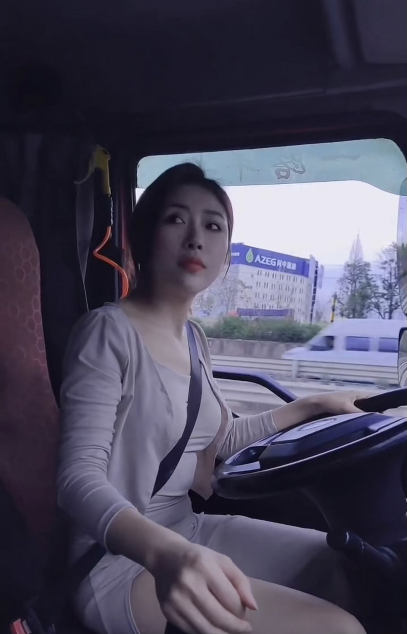 据说开大货车的女司机技术都是一流的,不知道你们体验过没?