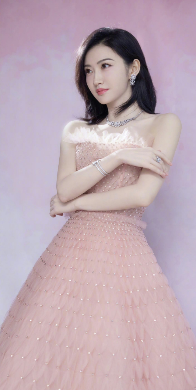 景甜清雅浪漫粉色抹胸裙造型!#心随星动