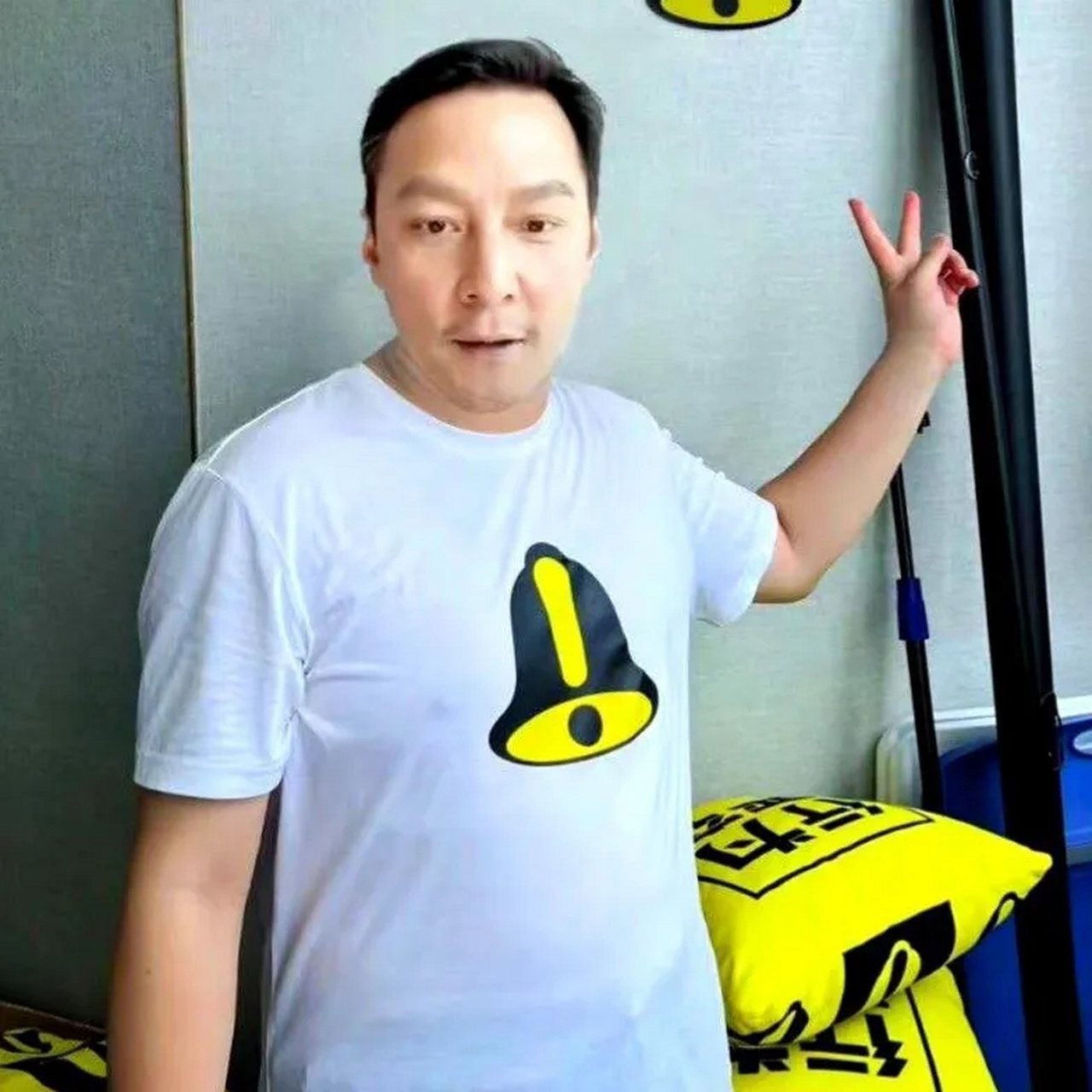 吴彦祖那张近况图是p的,他是有长期健身的习惯的,不会放纵自己身材