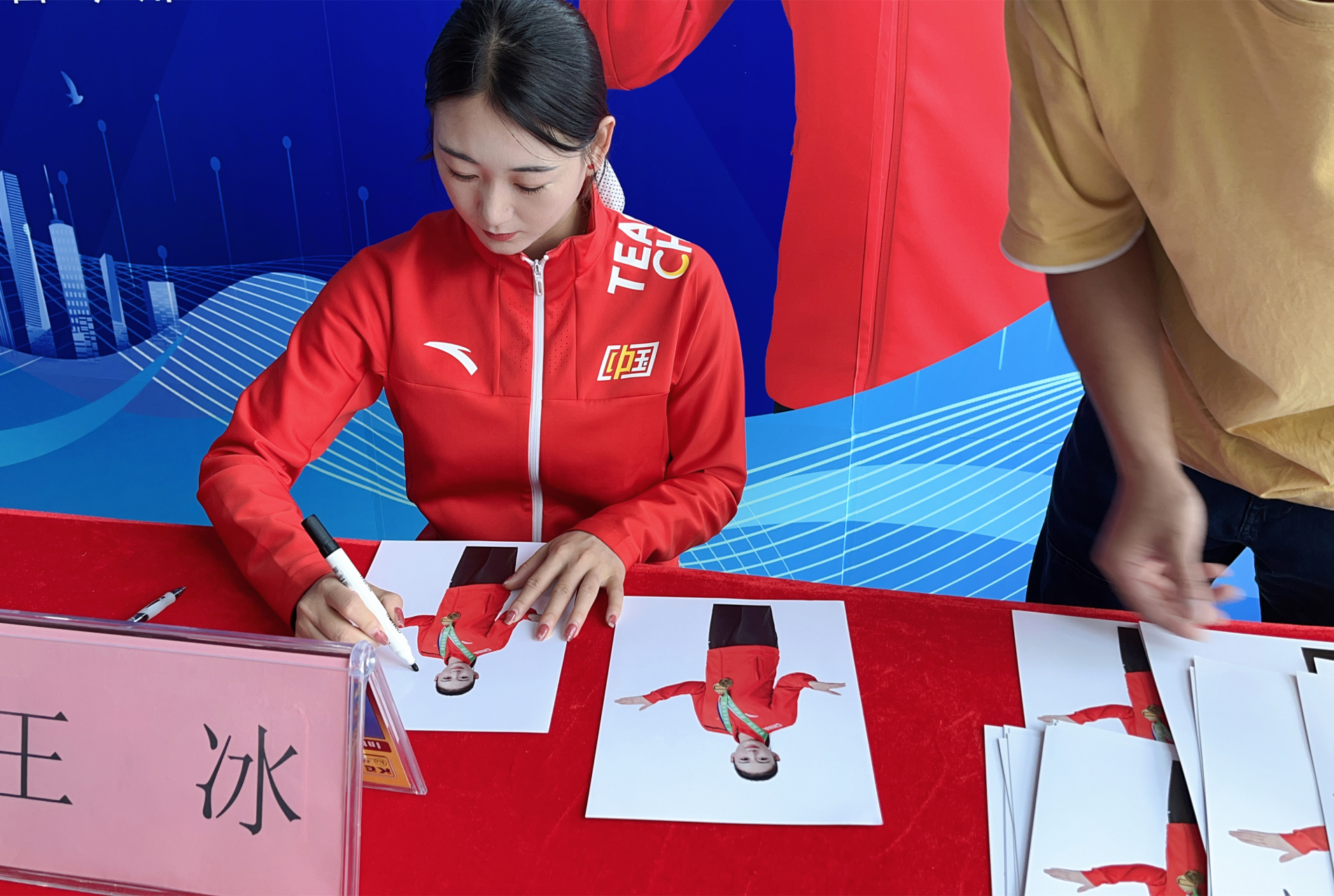 有品家携手国际武术冠军#王冰# ,品牌代言人,签约圆满,祝品牌方发展蒸