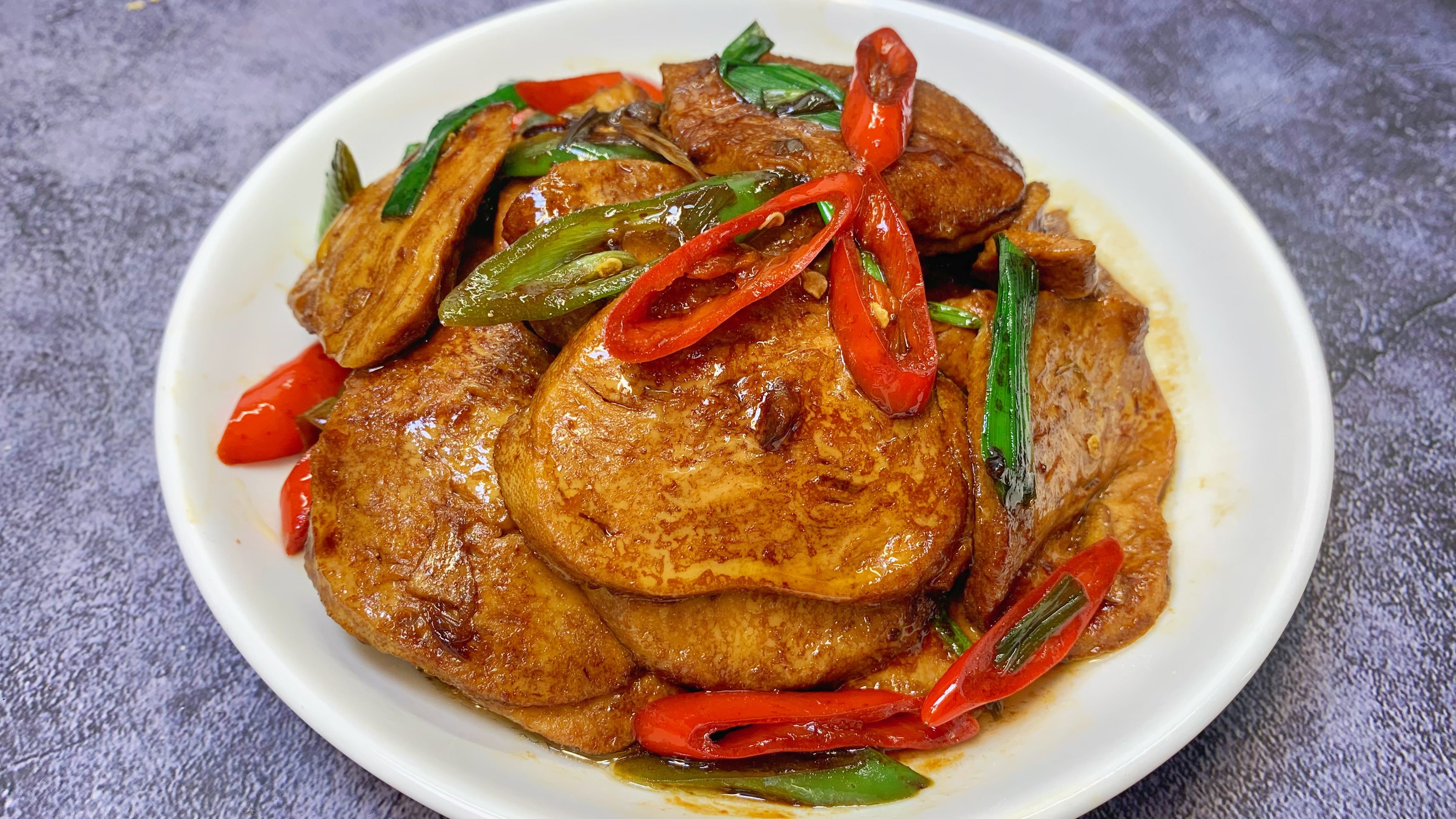 红烧素鸡最简单的做法,香辣入味,咬一口满嘴爆汁,好吃又下饭