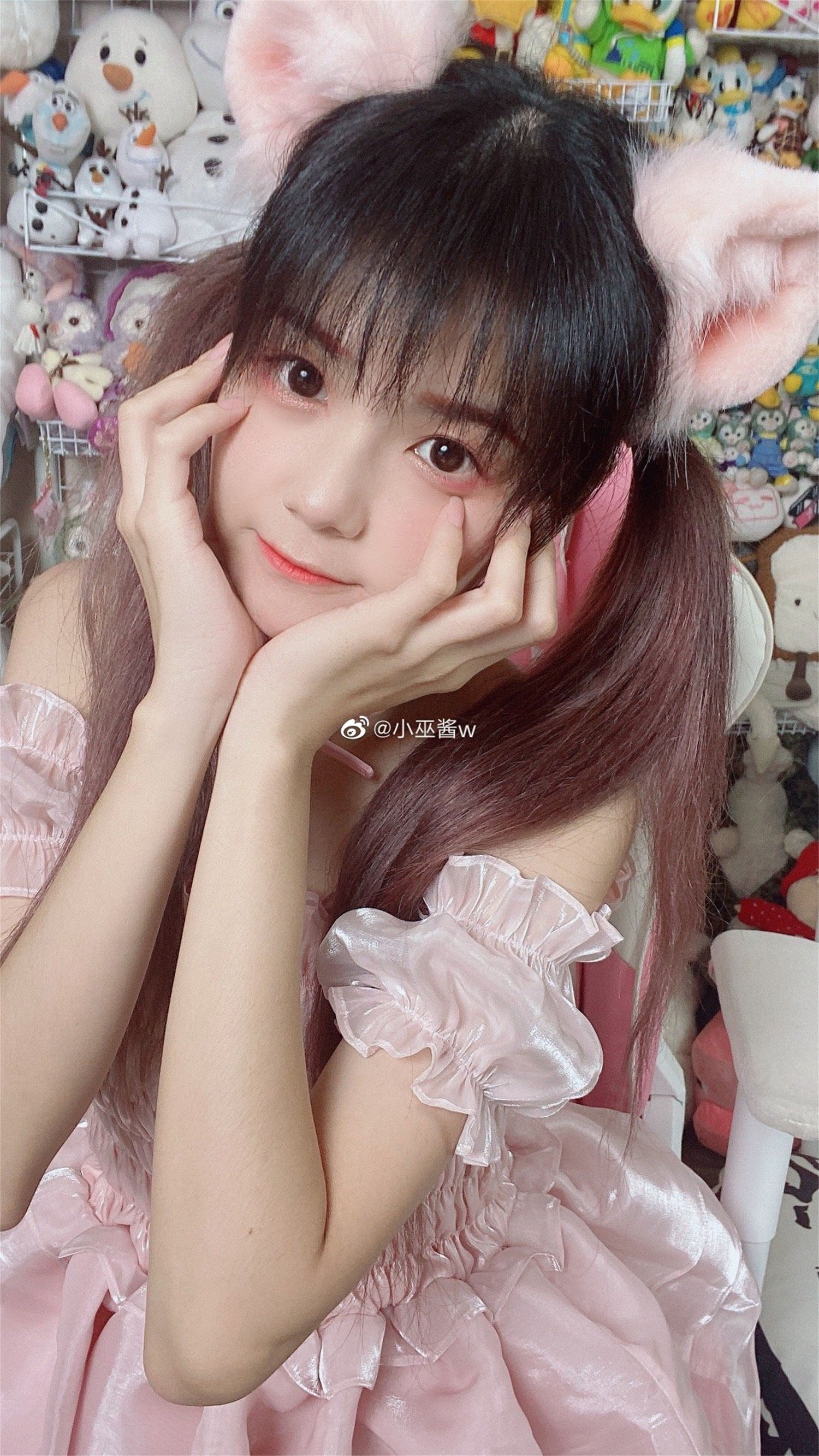 小巫酱w微博个人资料，小巫酱美丽的自拍欣赏