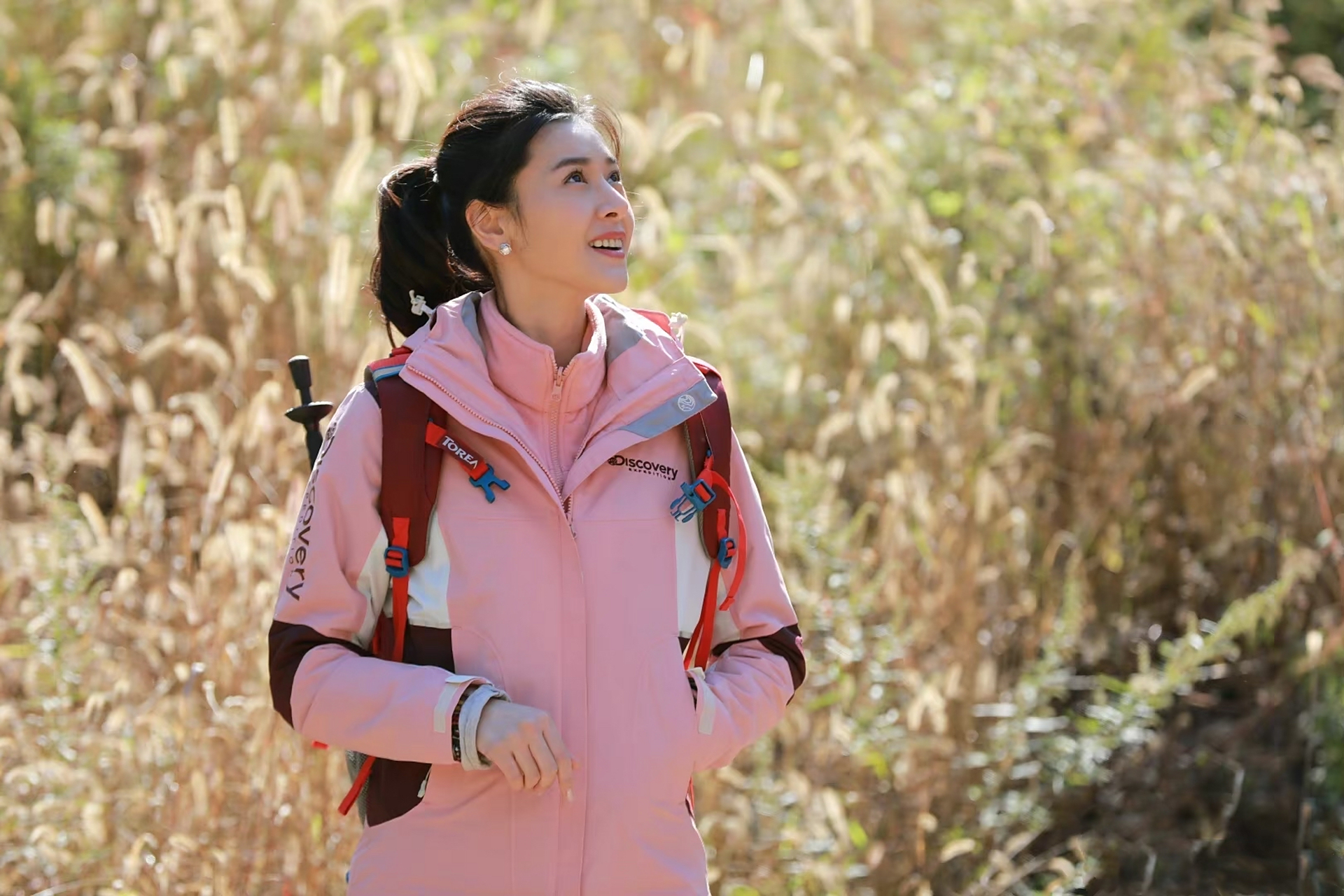 她的名字叫甄锡,也是一位演员,与黄海冰结婚之后就慢慢淡出了荧屏,没