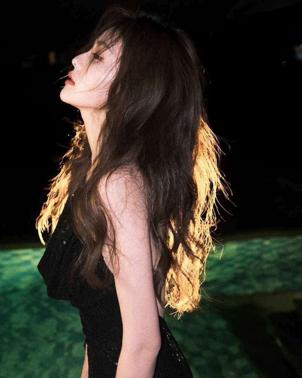 大陆女星白鹿为平面模特身分出身,签约于正工作室后,短短数年凭借