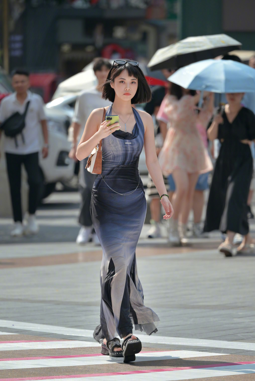 可口可乐玻璃瓶造型的标准,这种身材真的很哇塞,估计没有人能轻易抵挡