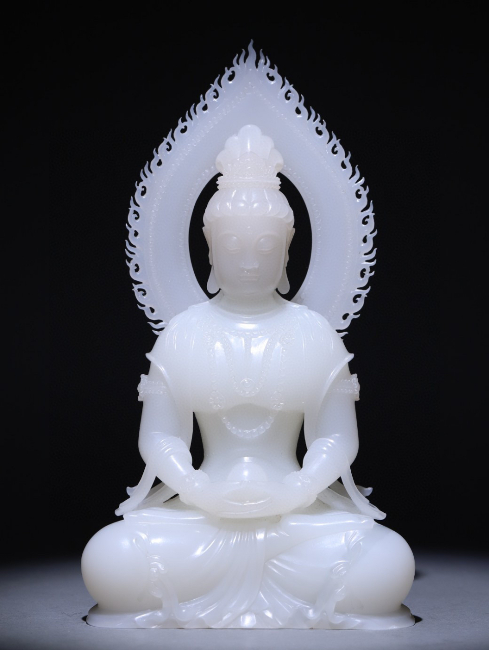 旧藏 和田玉观音 高17厘米.宽9.5厘米.厚5.2厘米.重623.7克