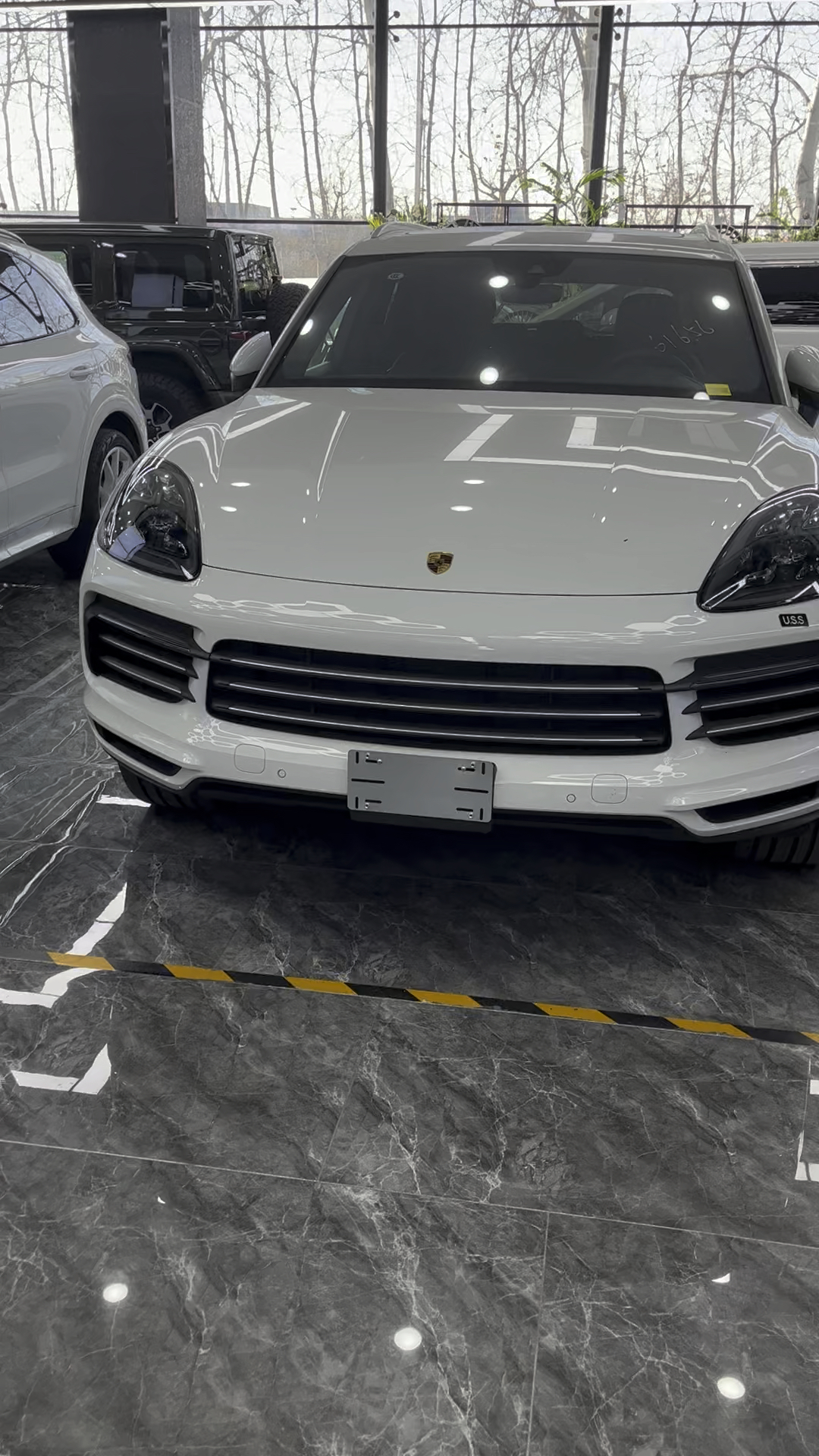 新款卡宴现车白色