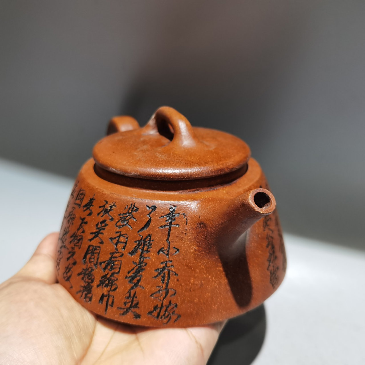 品名:刻字石瓢壶 低款:顾景舟 尺寸:17/8cm.