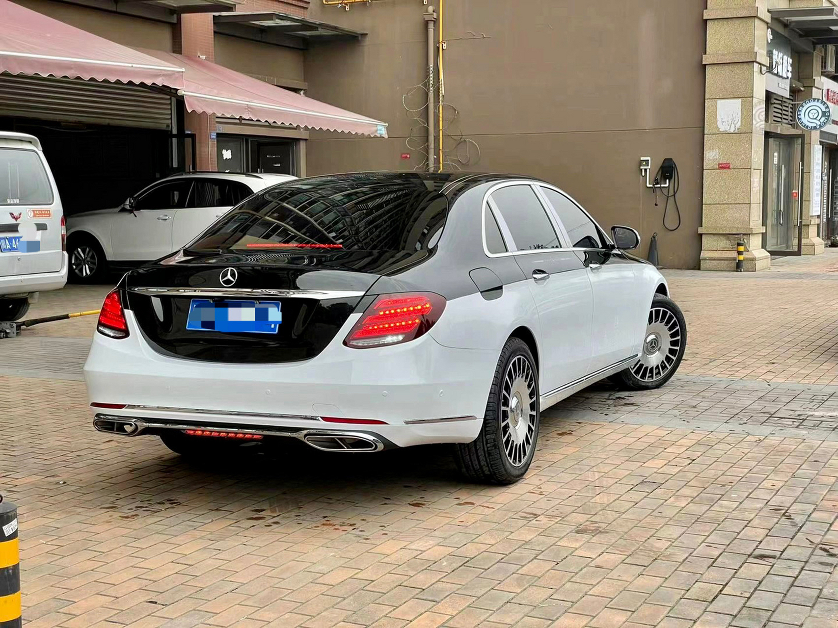 奔驰e300改迈巴赫黑白拼,一般人估计都分辨不出来!