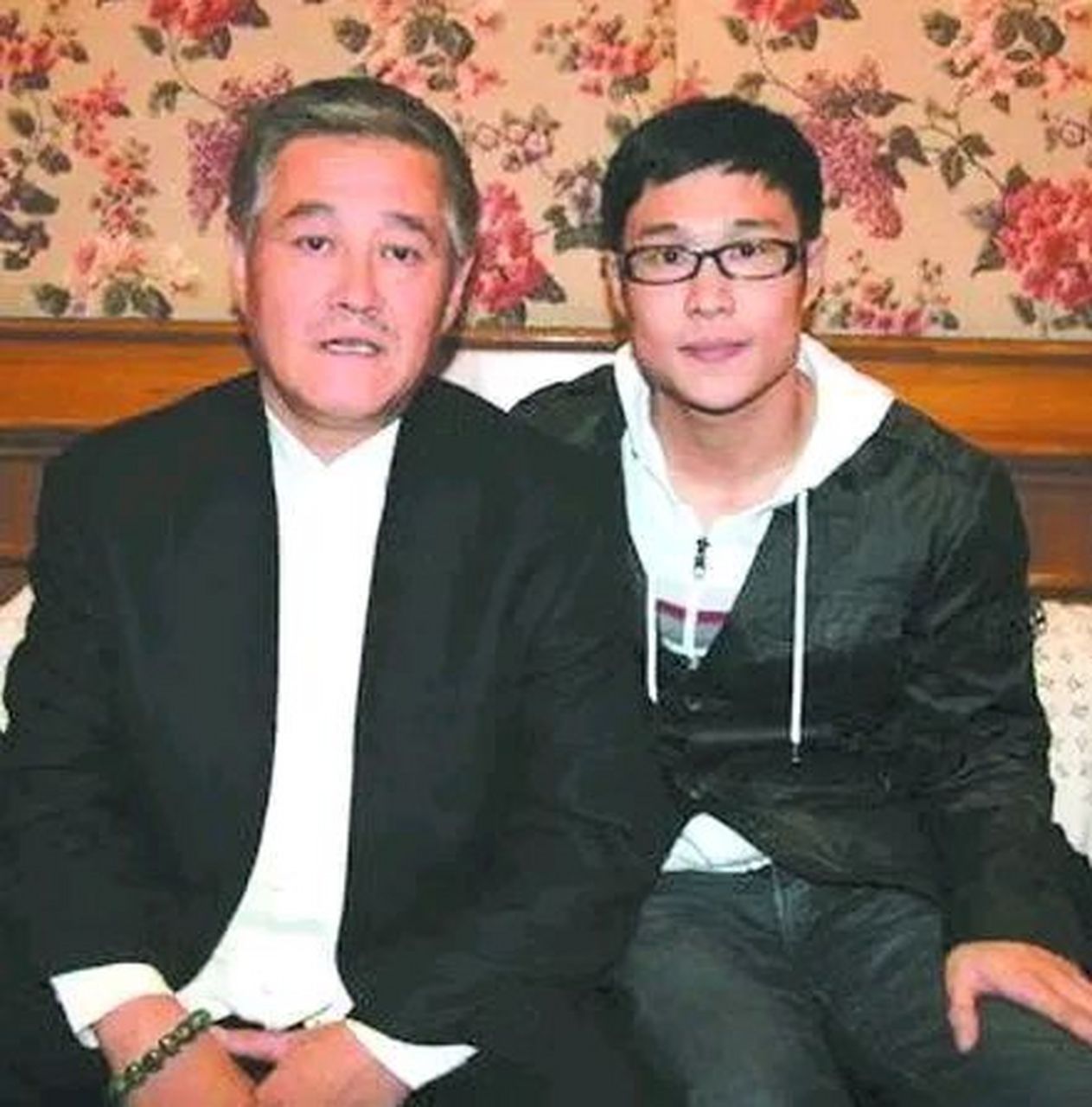 小沈阳红了以后,赵本山说:"以后你的钱,公司抽四成.