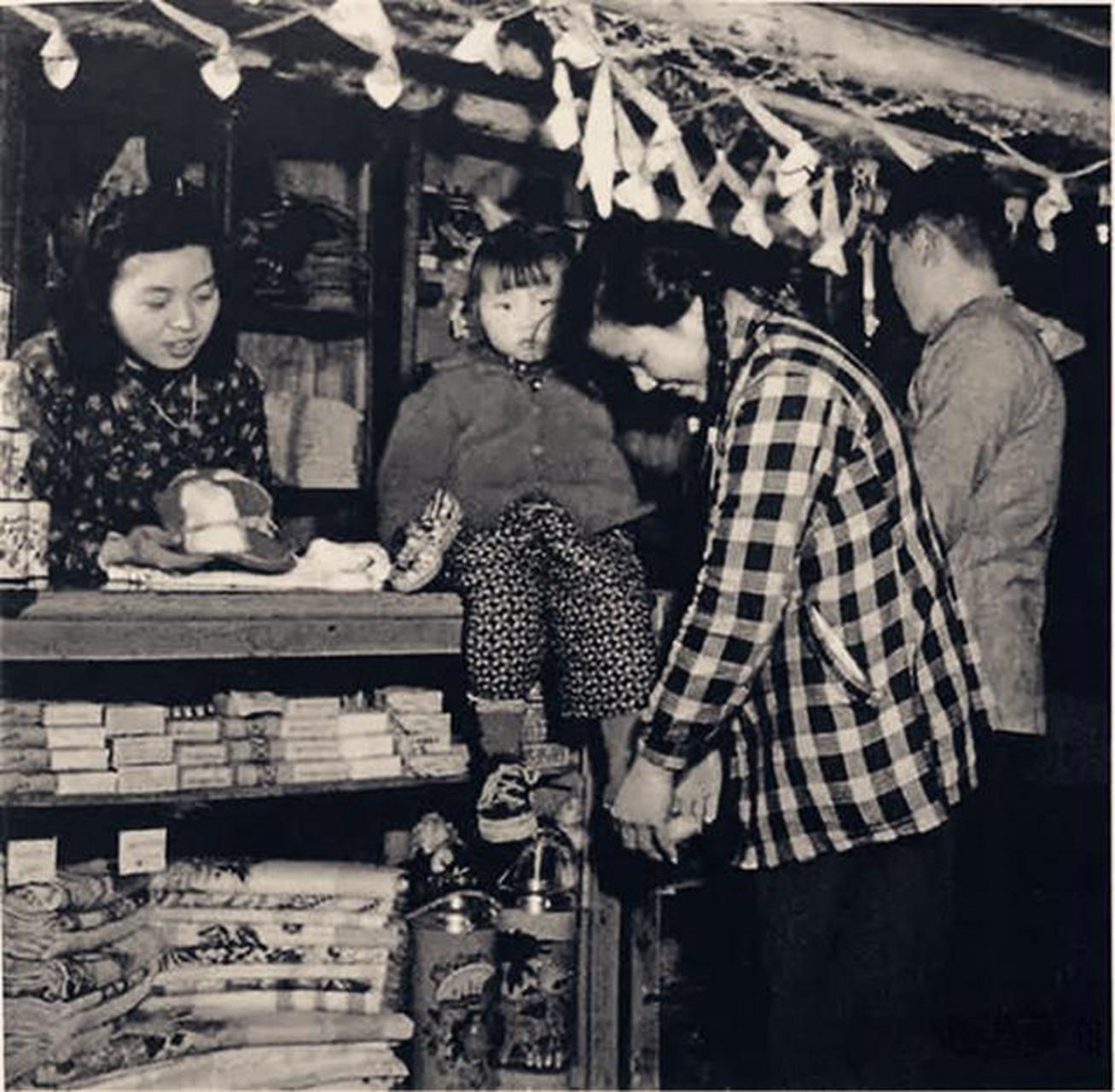 老照片丨1950年代初的供销社