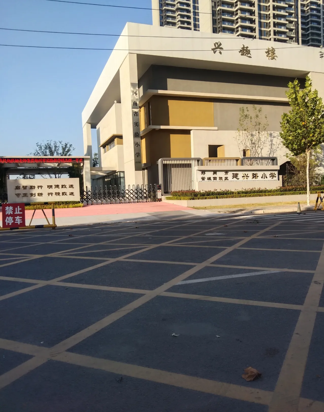 我们以为老师只是教书,其实她们还有:早自习,午自习