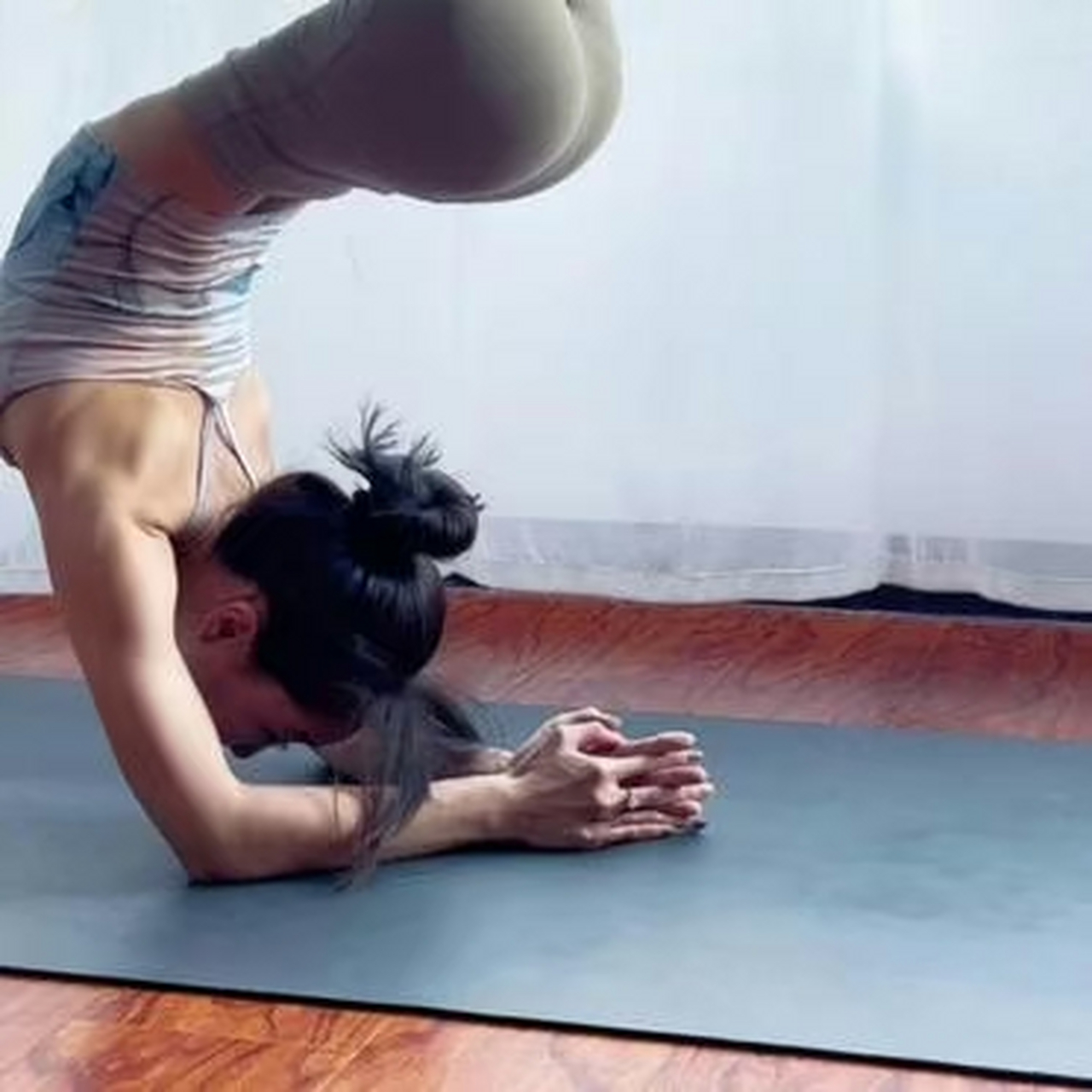 瑜伽高难度动作,一般人学不会