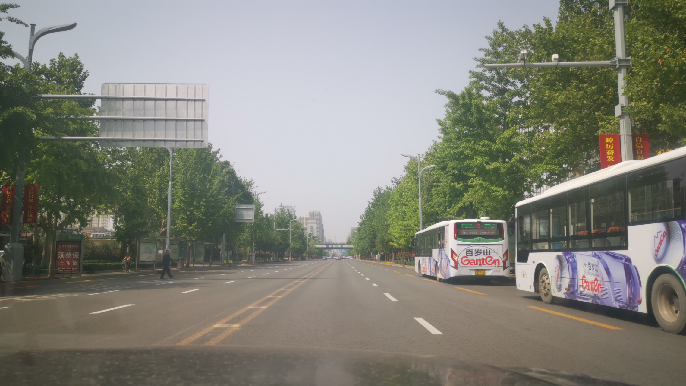 石家庄# 中华大街隔离护栏拆了.