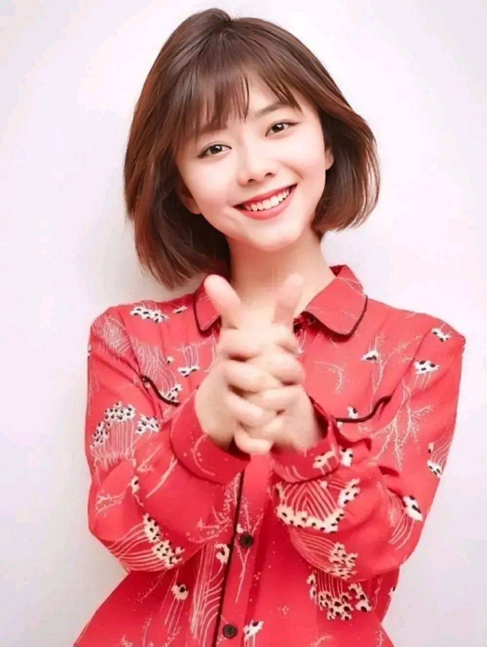 谭松韵,1990年5月31日出生于四川省泸州市叙永县,中国影视女演员,毕业