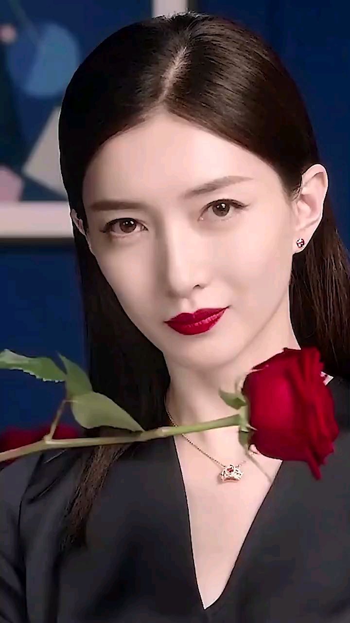 江疏影的颜值真是绝了烈焰红唇气场超强的性感姐姐你爱了么