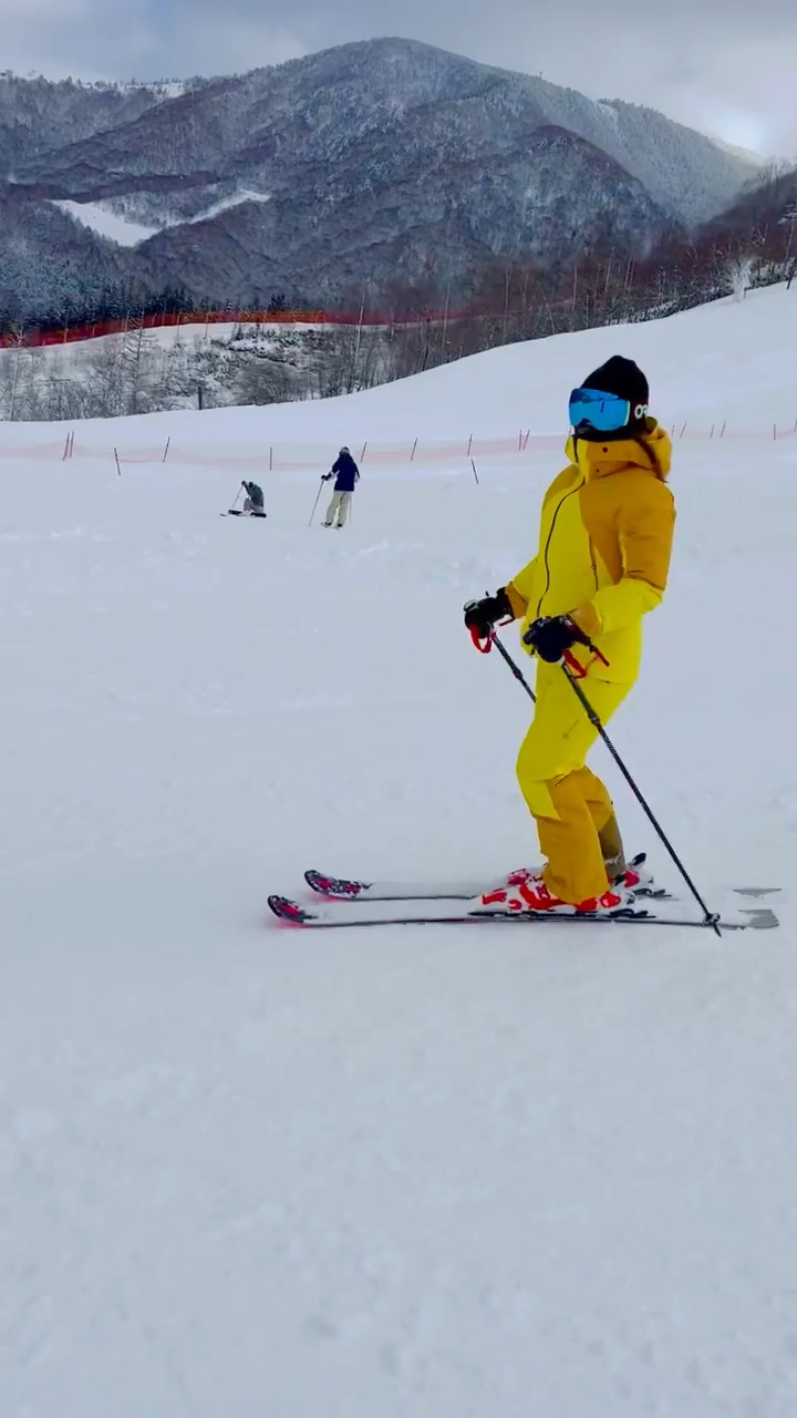 滑雪美女,体验速度与激情