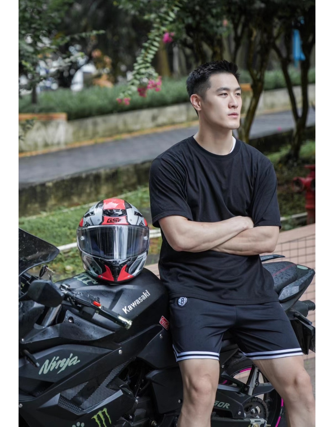 下雨天也不能阻挡我的骑行走吧一起去兜风