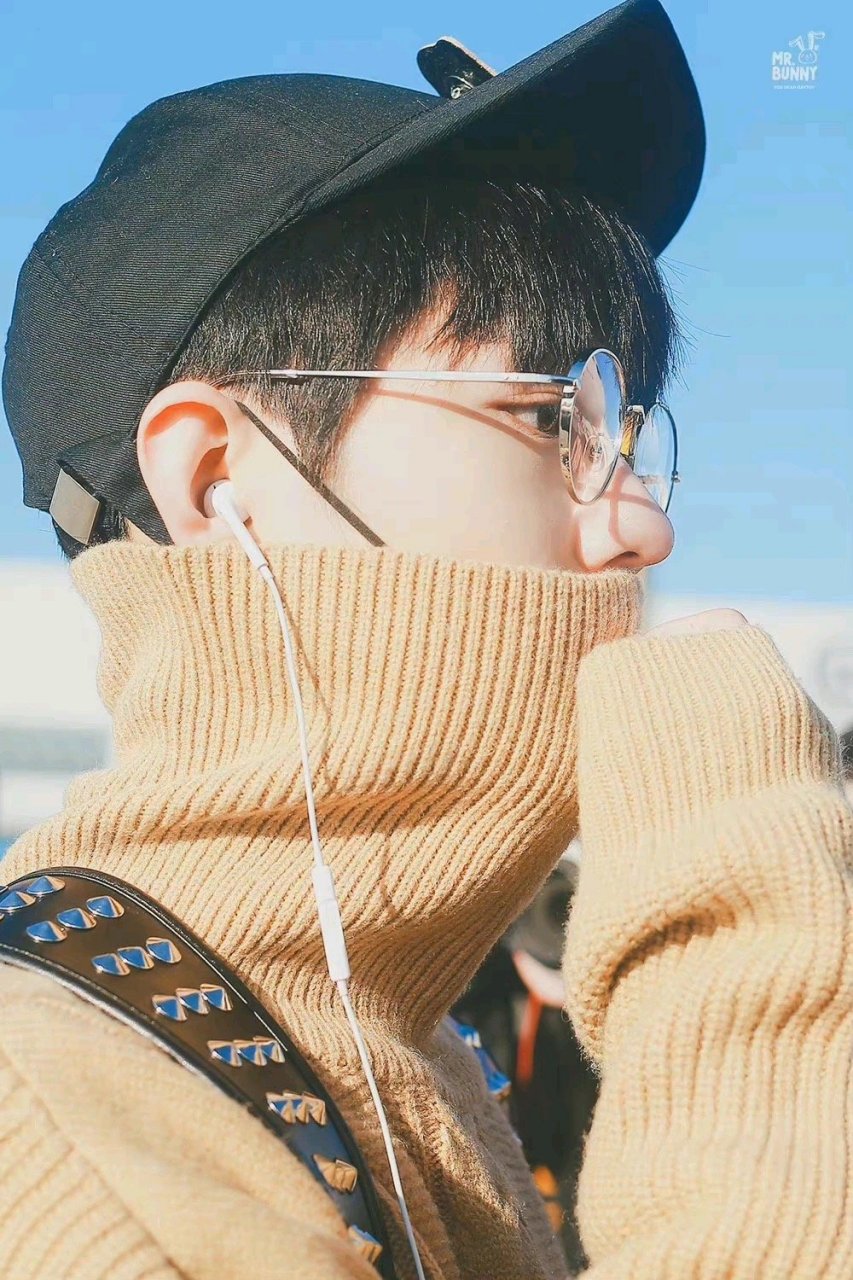 这大眼睛,双眼皮,小兔牙就是可爱[色][亲吻]#肖战# #百度秋冬打卡挑战