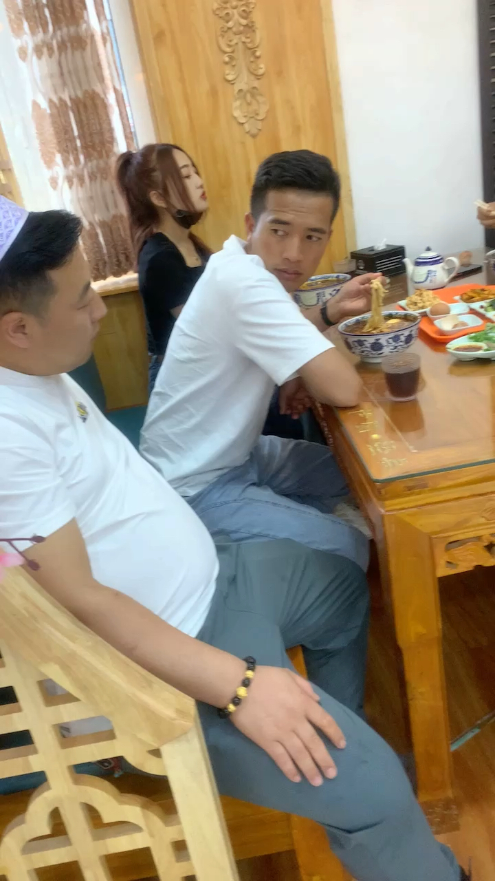 甘肃网红郑世杰来吃牛肉面了