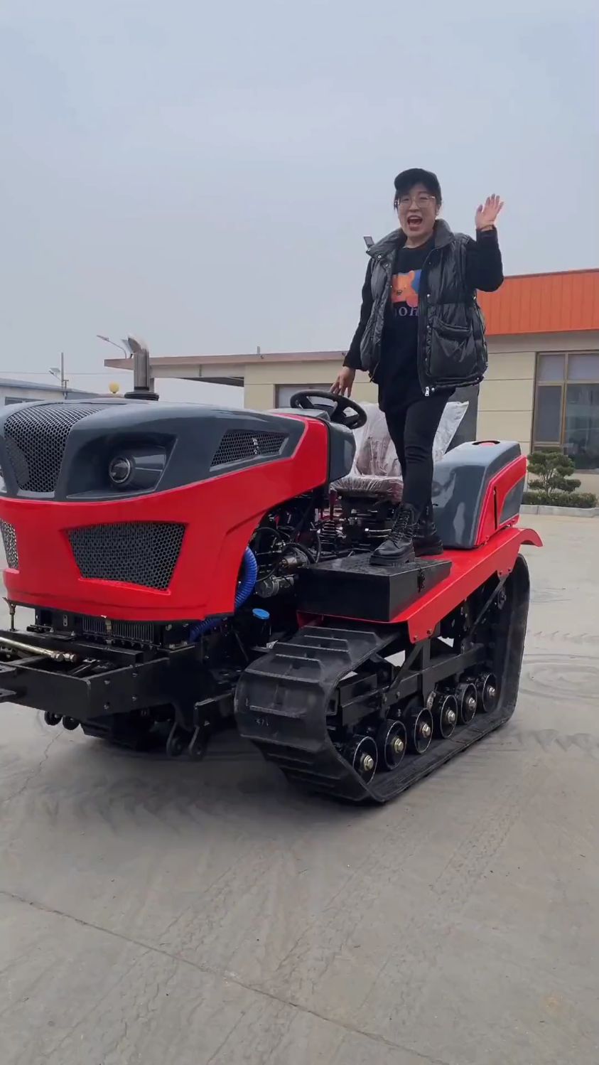 80马力多功能履带拖拉机,一机多用好农机-度小视