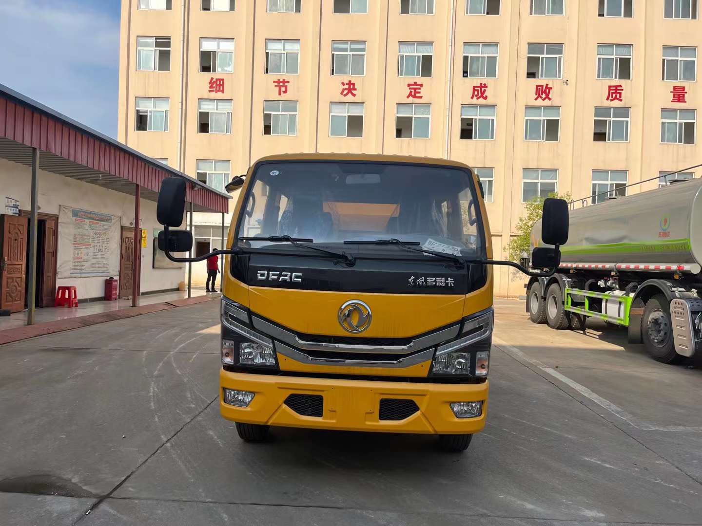 双排座东风小多利卡污泥自卸车厂家直销