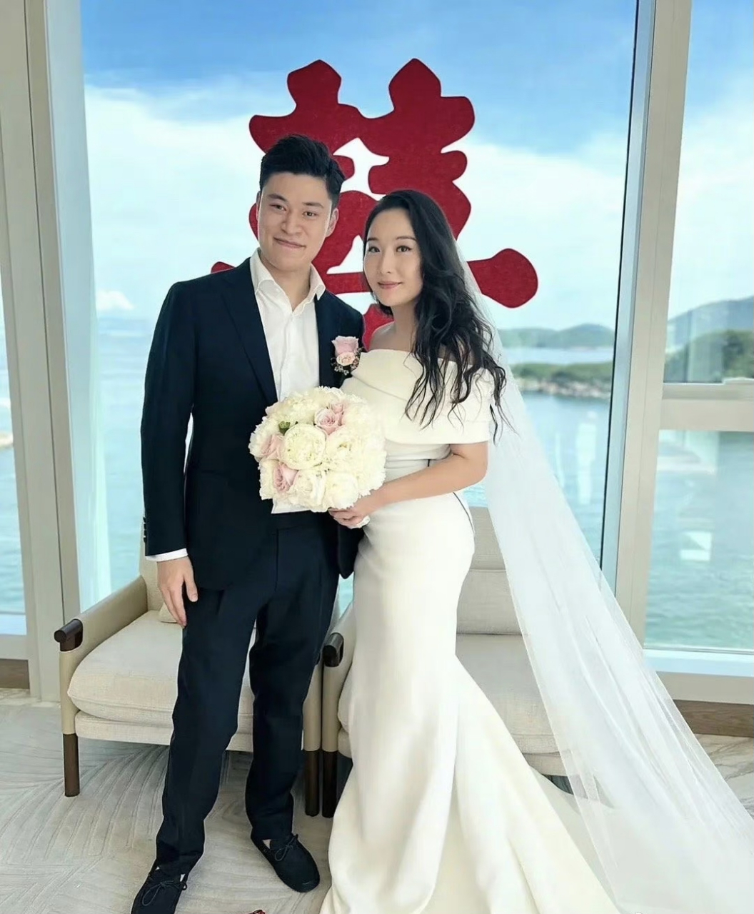 梁家辉女儿梁颖晨的婚礼照,女婿的面相怎么有点孙杨的感觉!