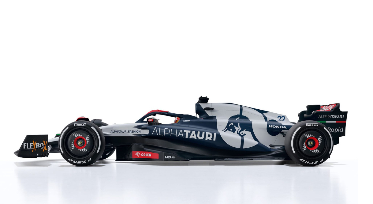 小红牛(alphatauri)f1在纽约发布了2023年at04赛车
