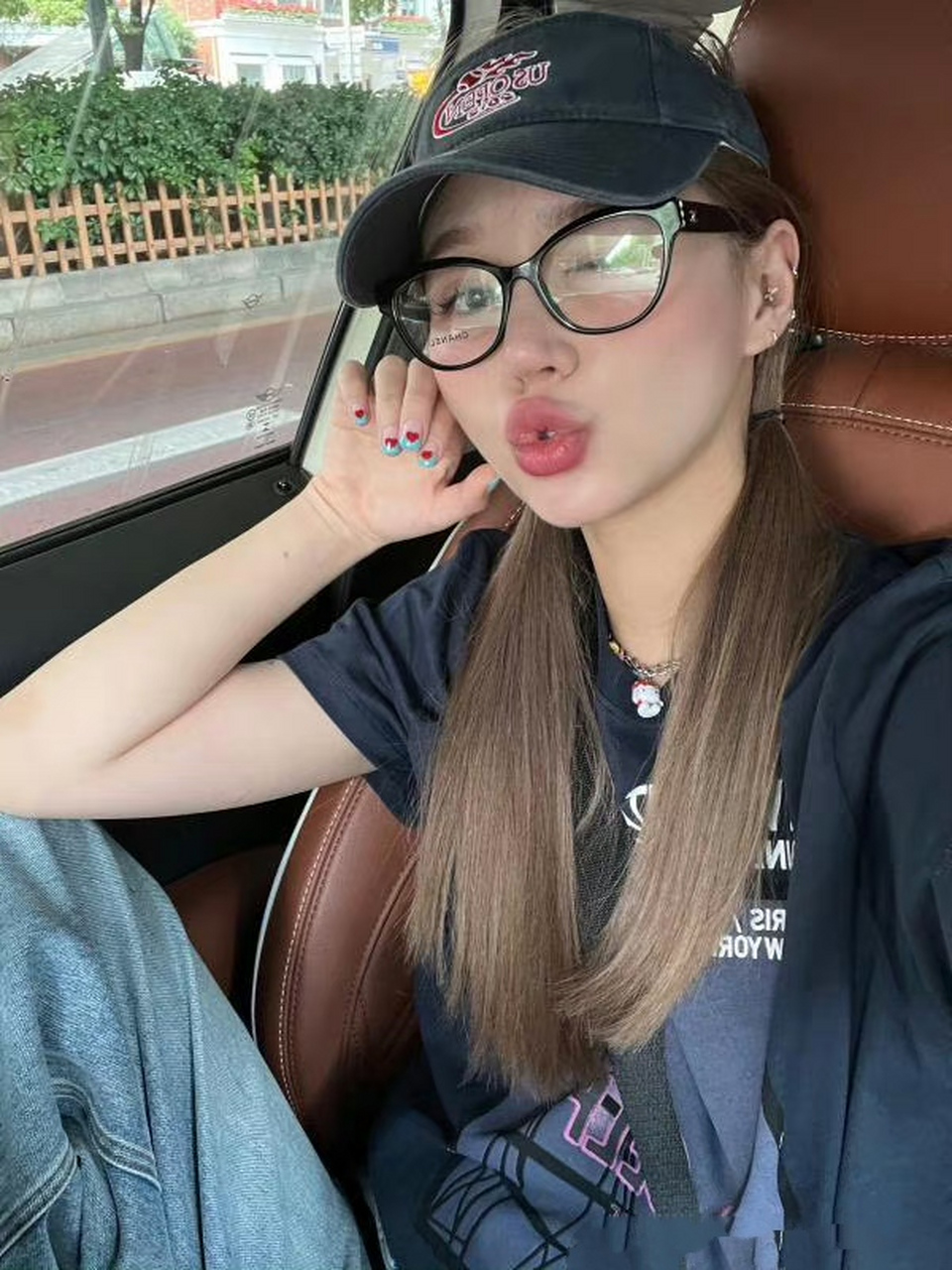 uzi妻子奥咪咪更博回应黑粉:妈呀 生了孩子出去旅游犯法吗?