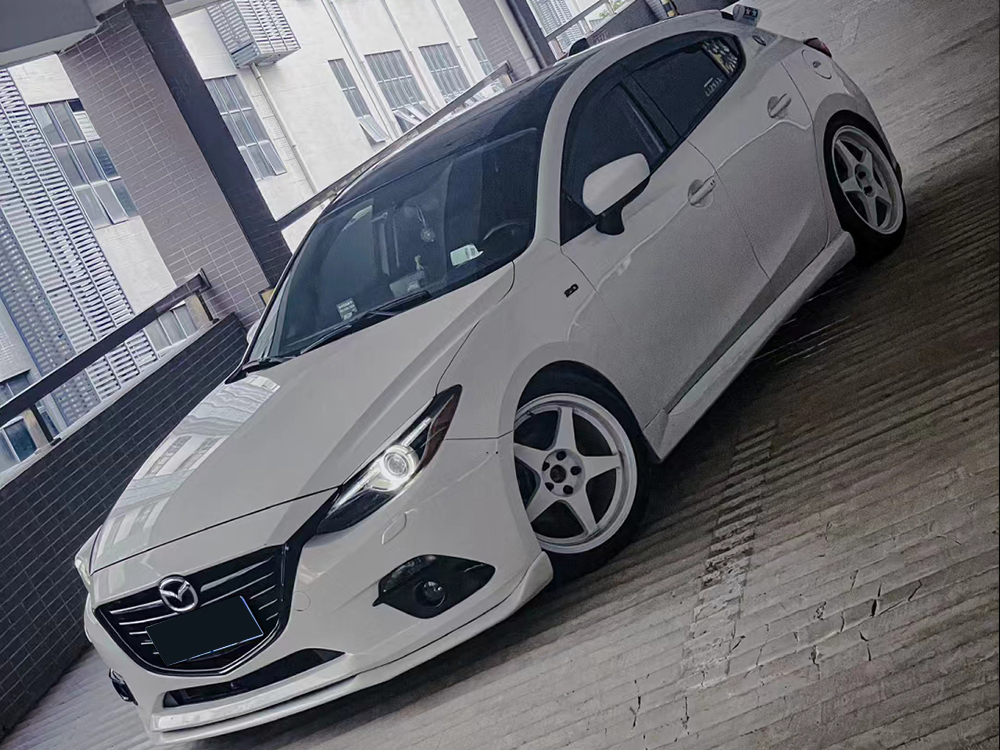 2016款马自达昂克赛拉两厢车改装18寸轮毂案例