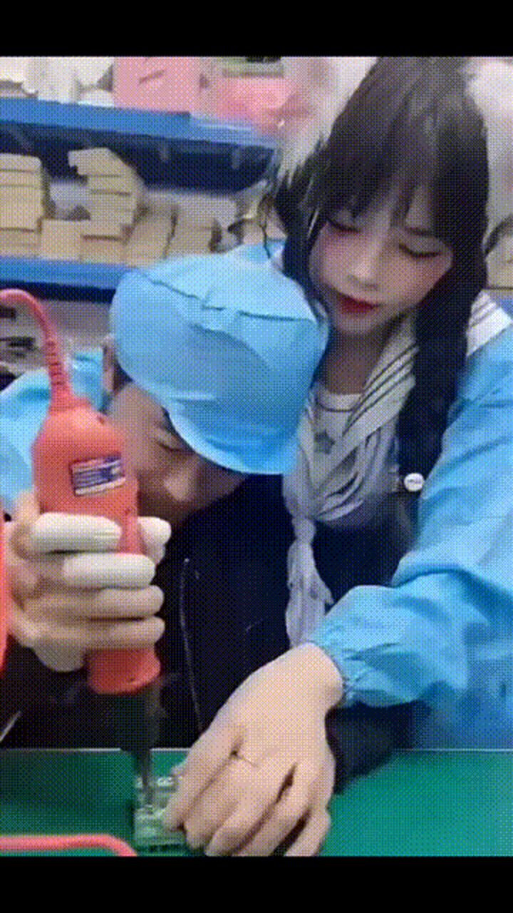 追魂夺命流水线,暗无天日轨车间.生死轮回两班倒,废寝忘食终无言.