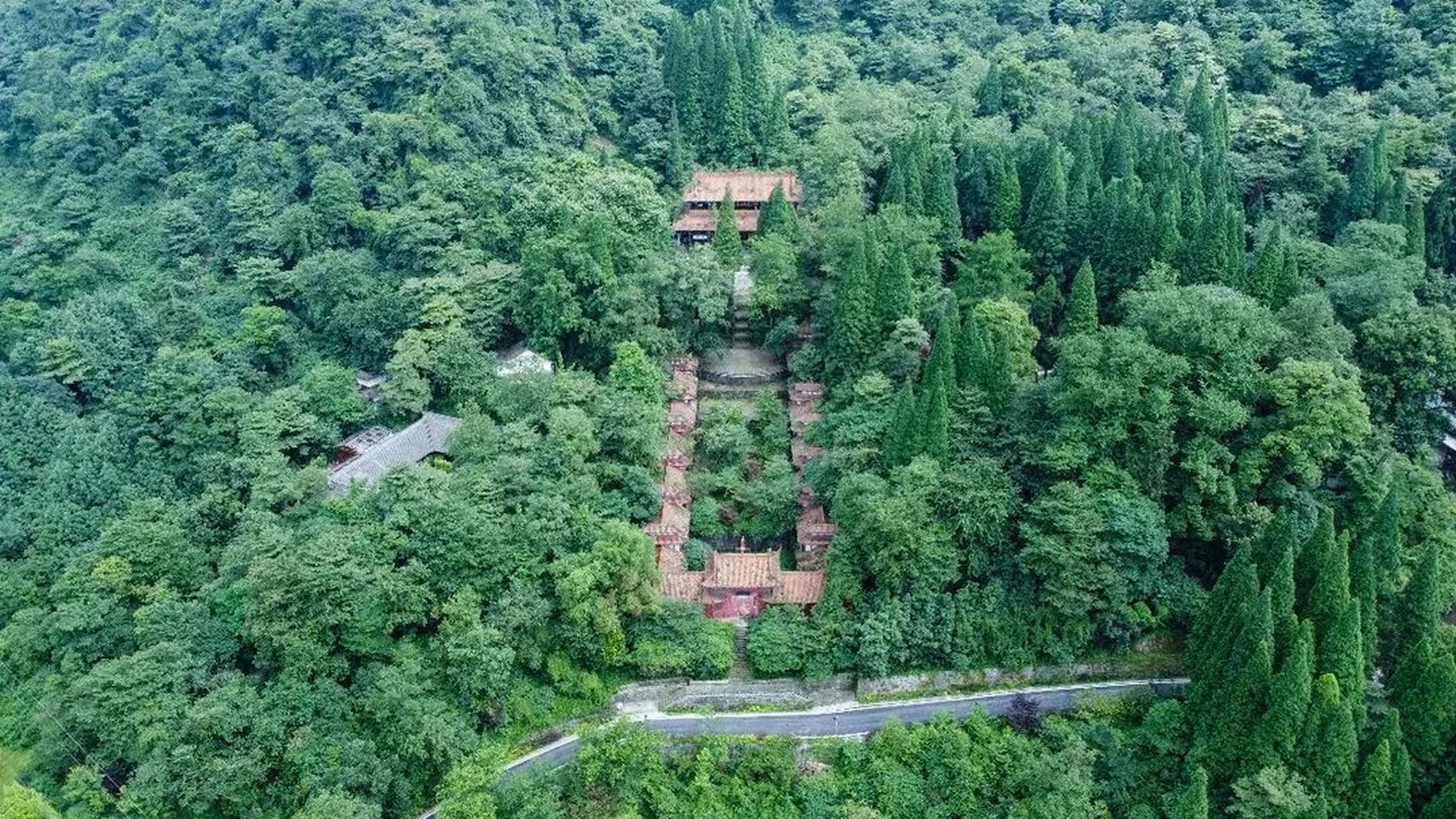 出差到长沙,从长沙还要到成都.