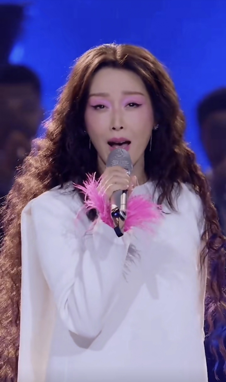 51岁女歌手孙悦,引发热议!