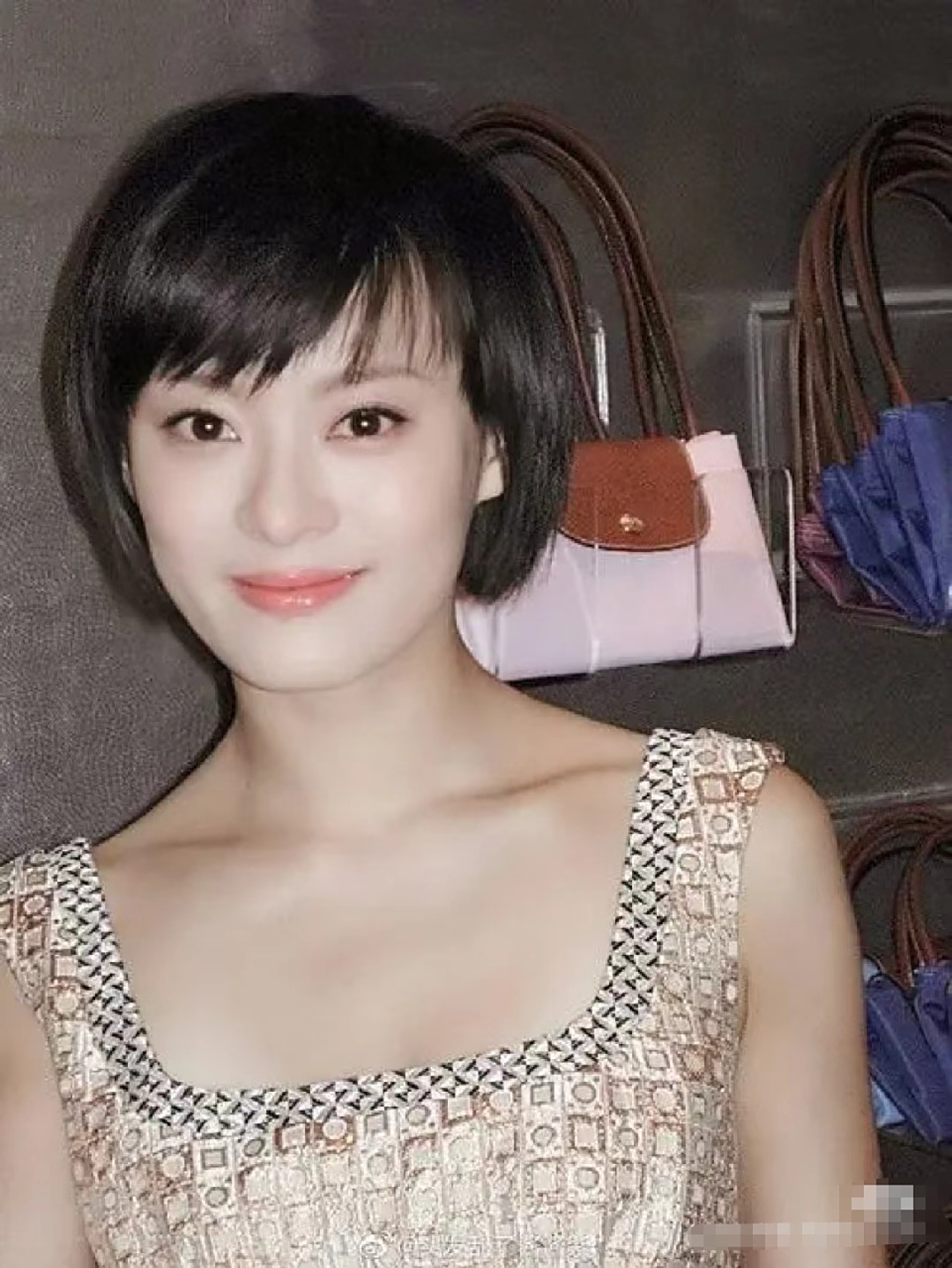 怪不得那么多男明星追. 看到几张孙俪的旧照,这才发现那时好惊艳啊!