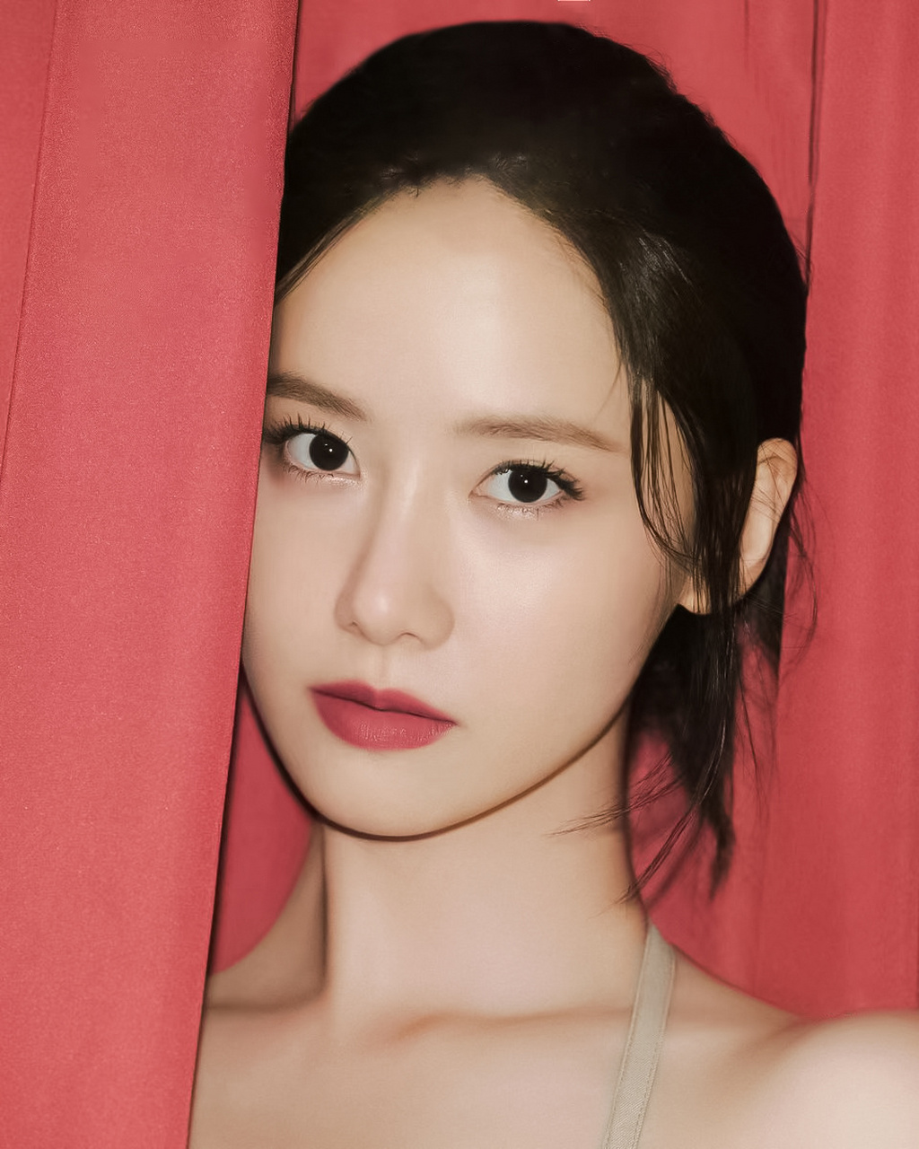 林允儿最新杂志美片[鲜花][亲吻]