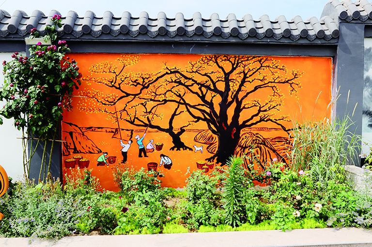 手绘文化墙 带来一路好风光 崔各庄乡费家村新建"文化长廊"获村民点赞