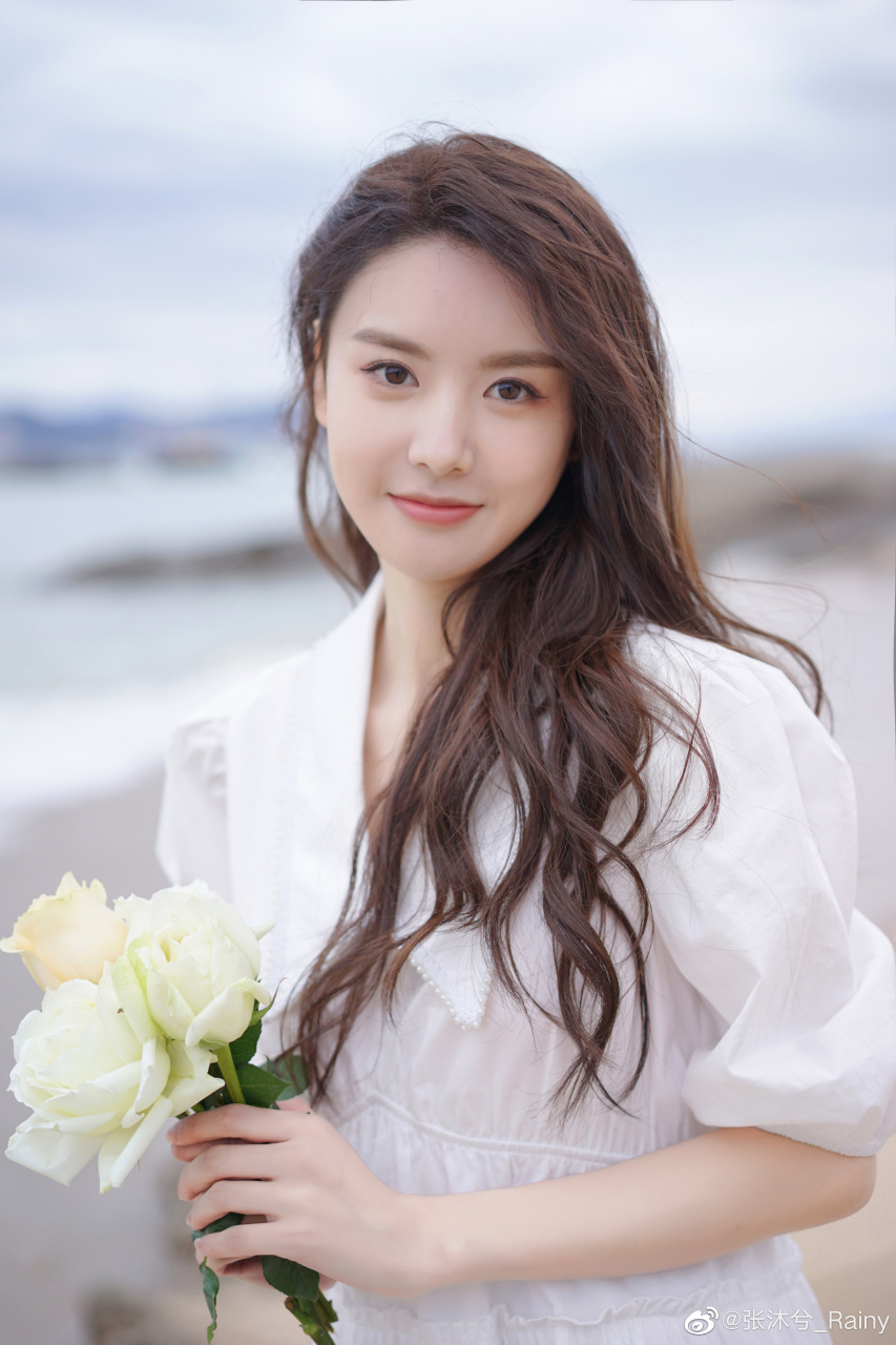 女神张沐兮海边写真