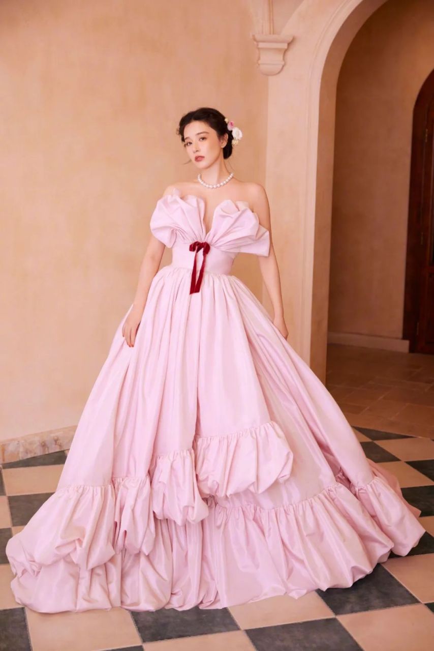阚清子粉色长裙写真.