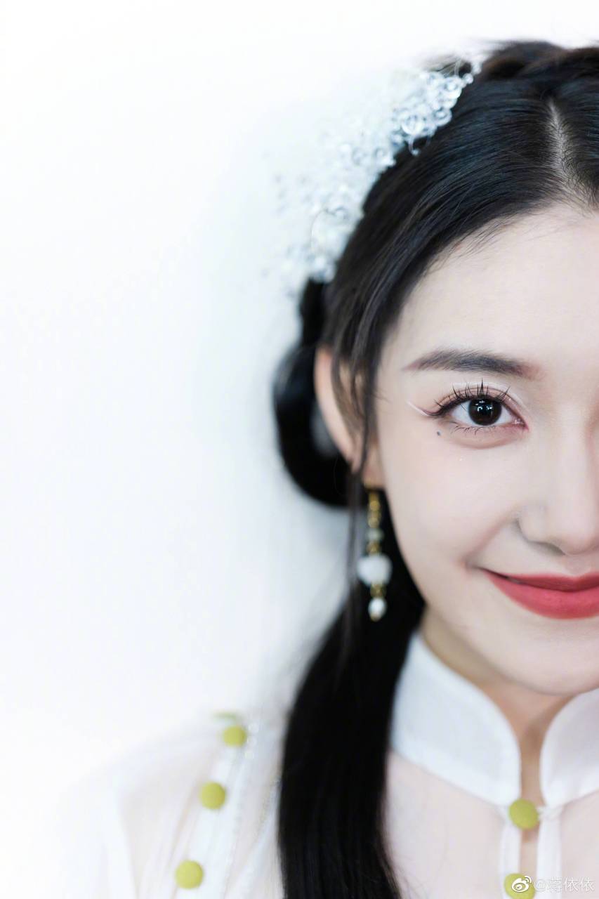 蒋依依古装真的很有韵味,最喜欢她在《美人心计》里扮演的小慎儿了