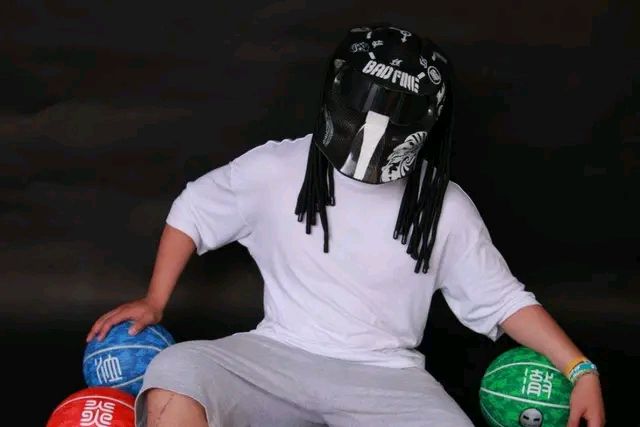 不懂就问!篮球网红头盔哥,一年的收入能够达到多少?