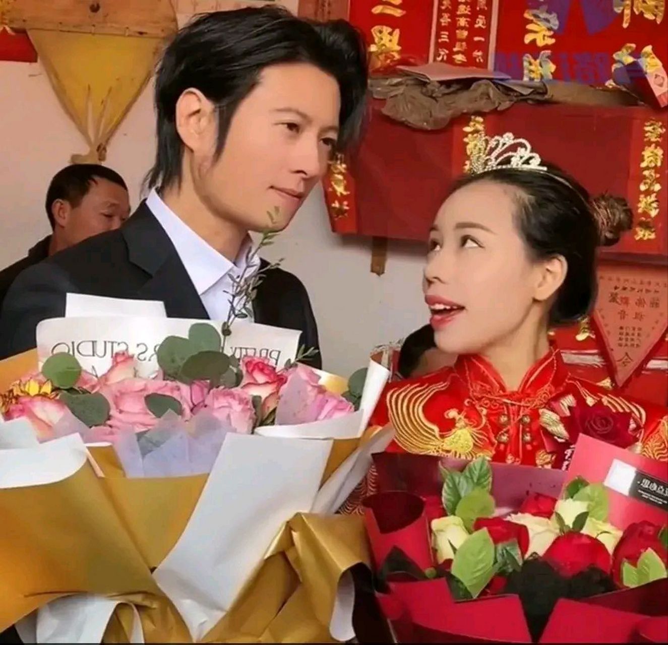 娱乐# 2000年谢霆锋春晚唱《今生共相伴icon》造型[我想静静][我想